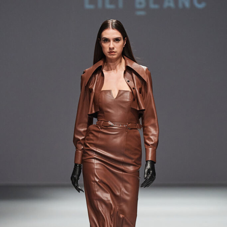 إطلالة من Lili Blanc