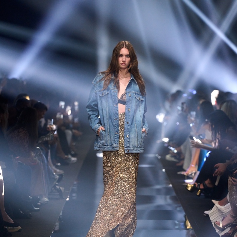 عرض أزياء إليزابيتا فرانكي موسم ربيع وصيف 2024