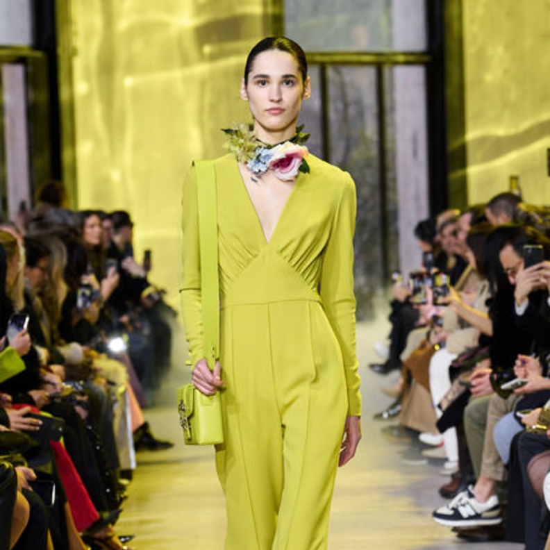 إطلالة من elie saab