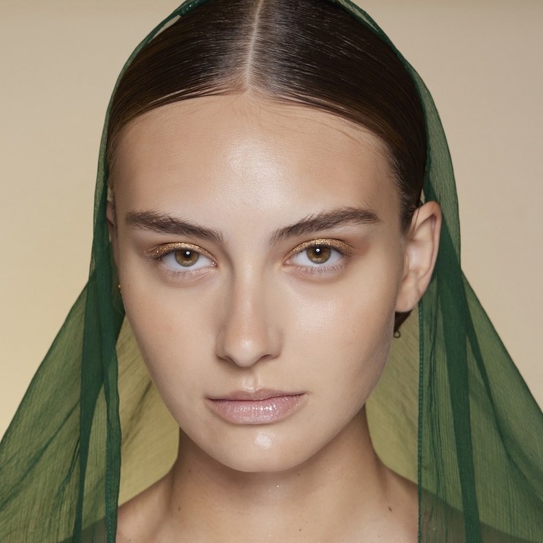 من اللمعان إلى الجفاف..كيف تواجهين تغيرات بشرتك مع بداية الخريف