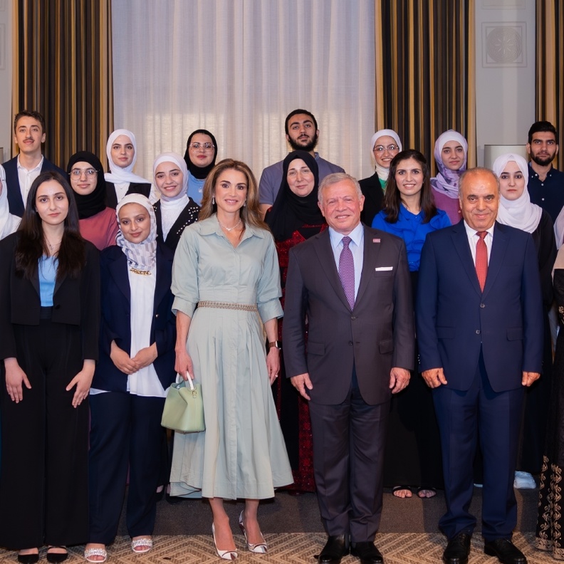 الملك عبدالله الثاني والملكة رانيا يكرمان أوائل الثانوية العامة