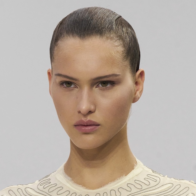 اجعلي إطلالتك تتألق في اليوم الوطني بفضل هذا المكون الطبيعي