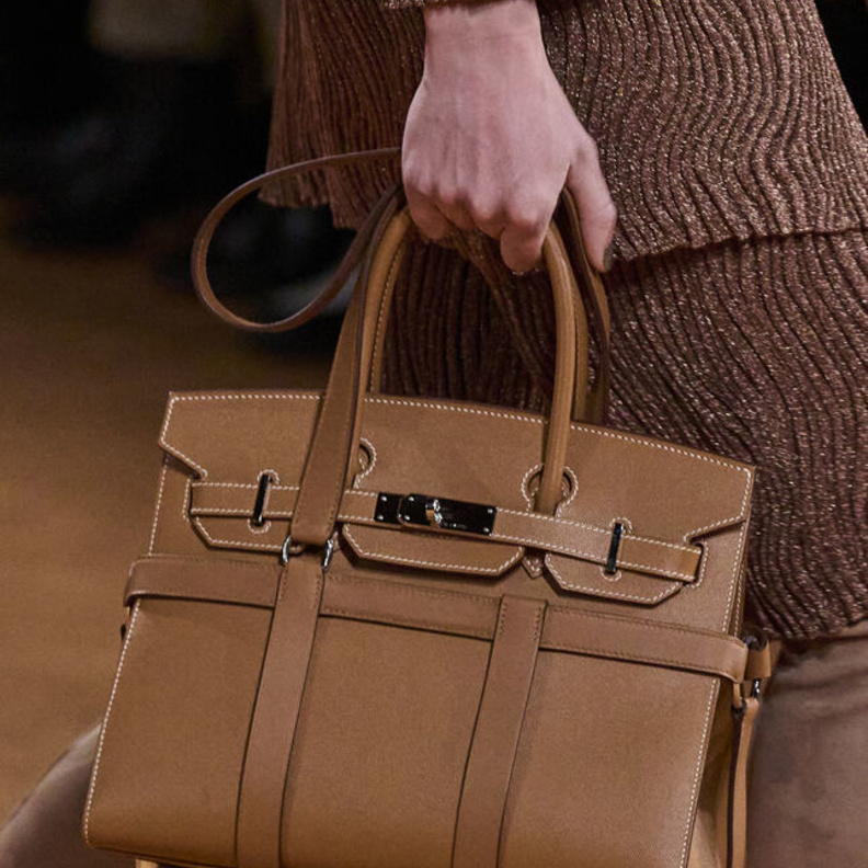 أبرز موديلات الحقائب الخريفية المميزة الرائجة لهذا الموسم.. إعتمديها دون تردد