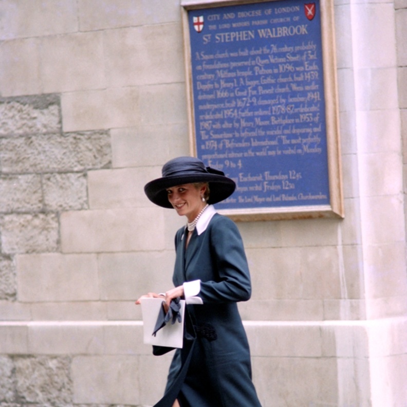 للملكات والأميرات صلة تاريخية بعالم الموضة.. ذوق رفيع وأسلوب متفانٍ