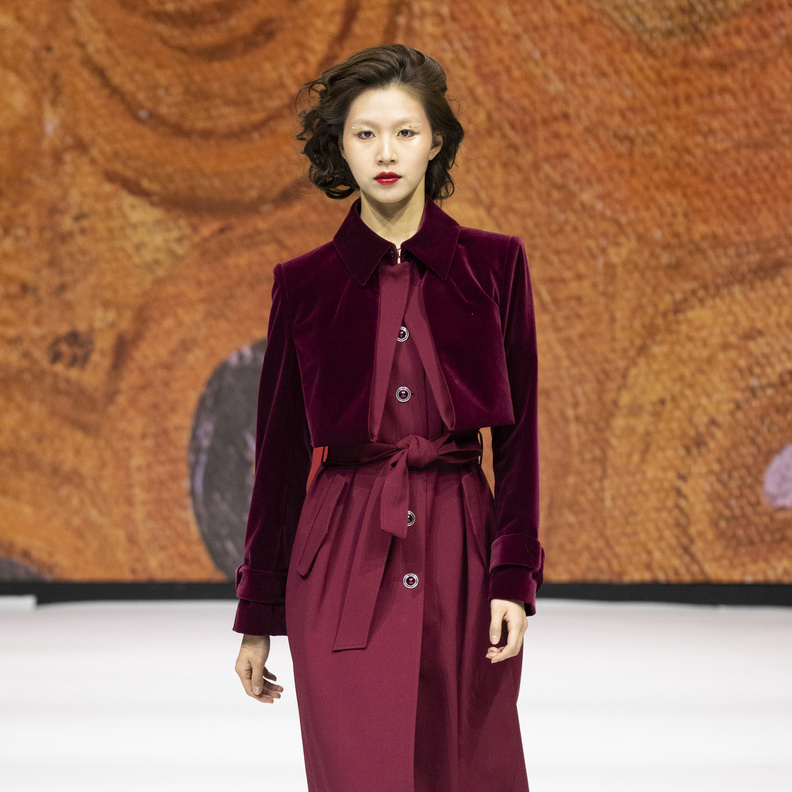 موضة اللون البرغندي خيار أساسي ومؤكّد لشياكتك وأناقتك في الخريف