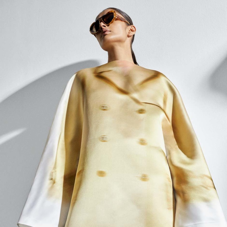 قطع حصرية من مجموعة دار Loewe على MYTHERESA