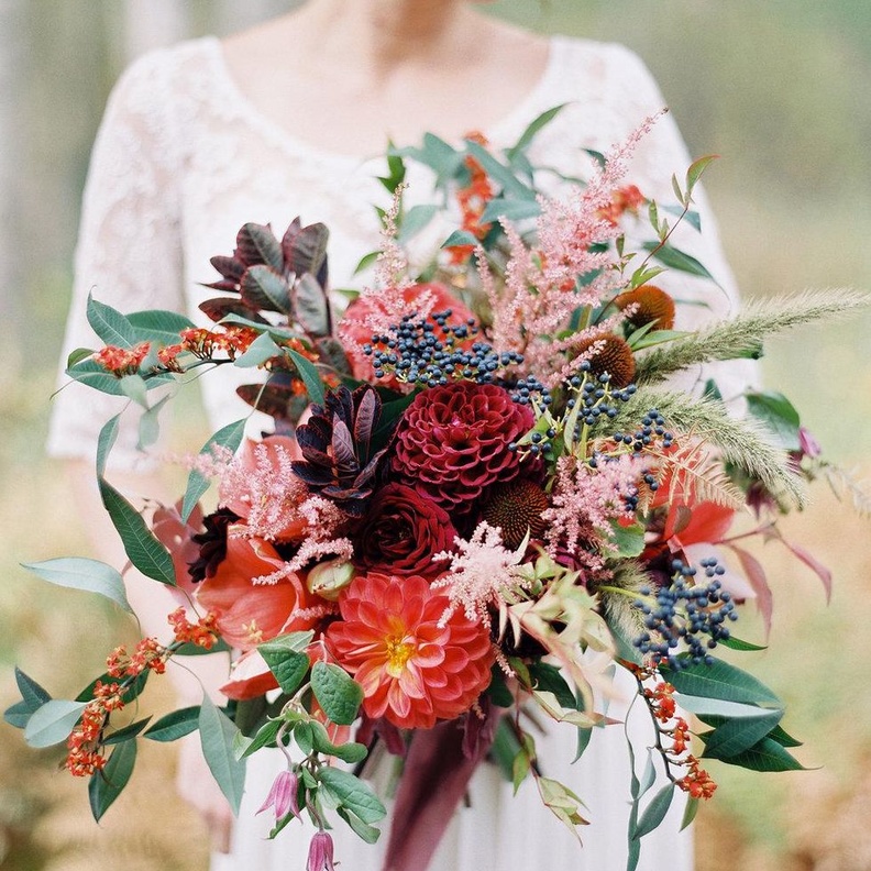 دليل للعروس لاكتشاف اجمل زهور الخريف لباقة الزفاف