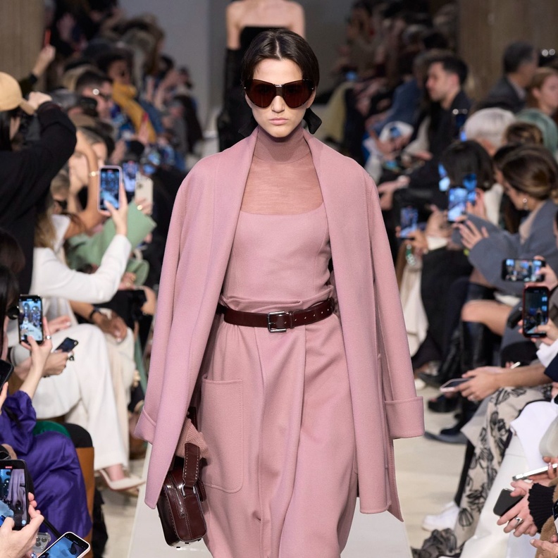 موديلات معاطف خفيفة لإطلالات خريف 2023