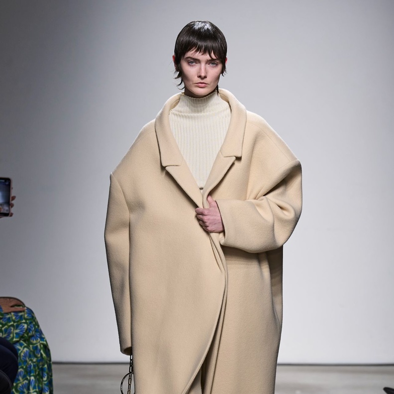 موضة معاطف أوفر سايز ستنقل إطلالتك إلى مستوى من  آخر الأناقةفي خريف 2023