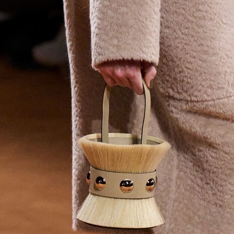 موديلات حقائب خريف 2023 تختصر الأناقة والبساطة معاً