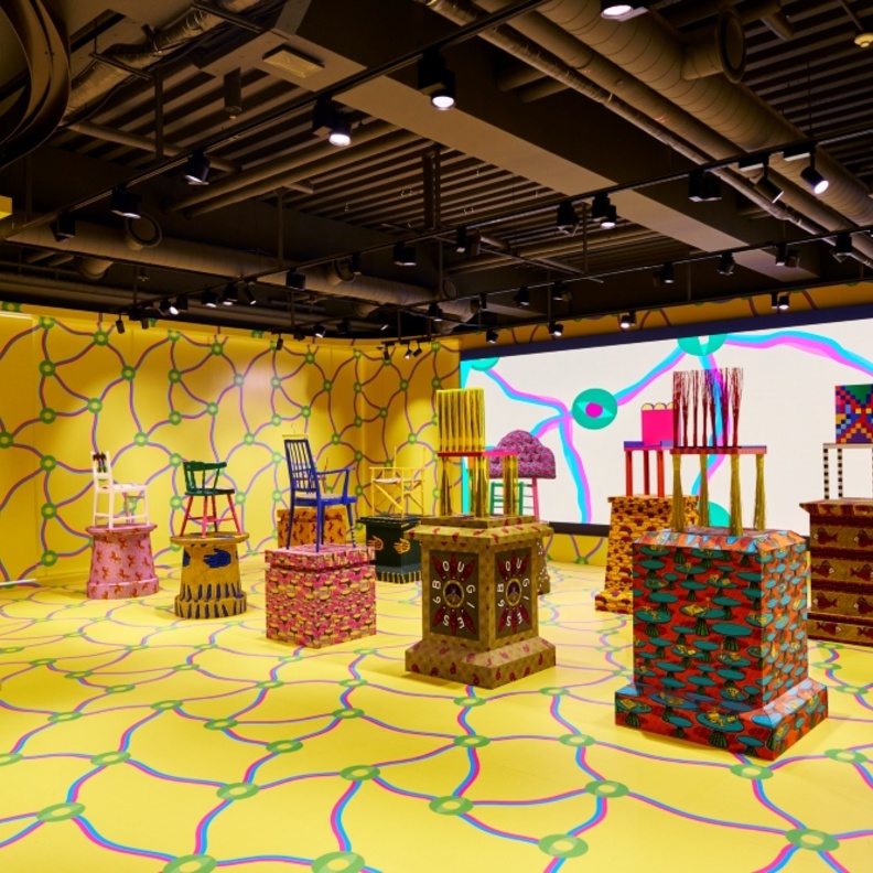 MCM تحتفل بالتعاون بين الفن والأزياء مع الفنان Yinka Ilori في سيول