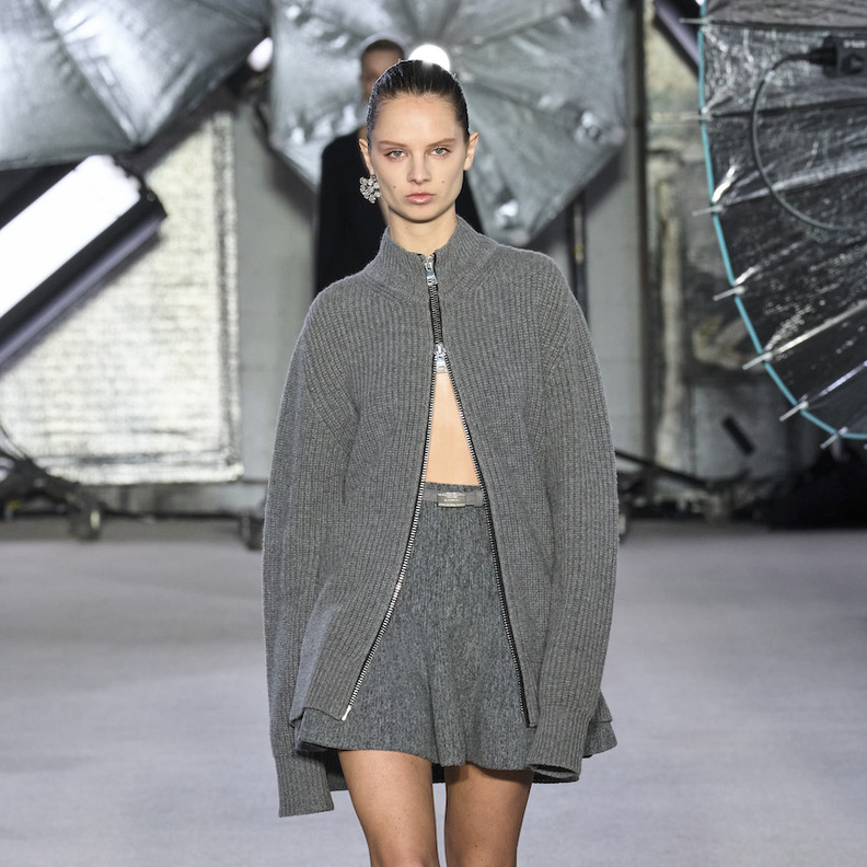 جاكيت الكارديغان خرج من المضمار العسكري ليدخل عالم الموضة النسائية من أوسع أبوابه