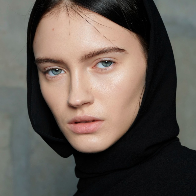 كل ما تحتاجه الصبايا من مستحضرات تجميل لإطلالة منعشة قبل الذهاب لممارسة الرياضة