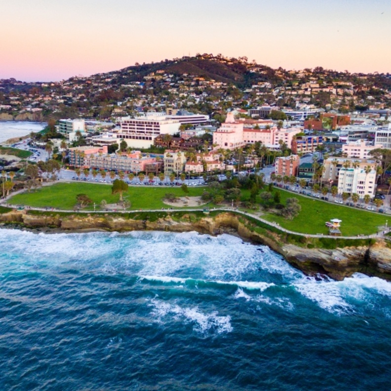 على موجة كاليفورنيا: استمتعوا بركوب الأمواج باليوم السنوي المحلي السادس للركمجة