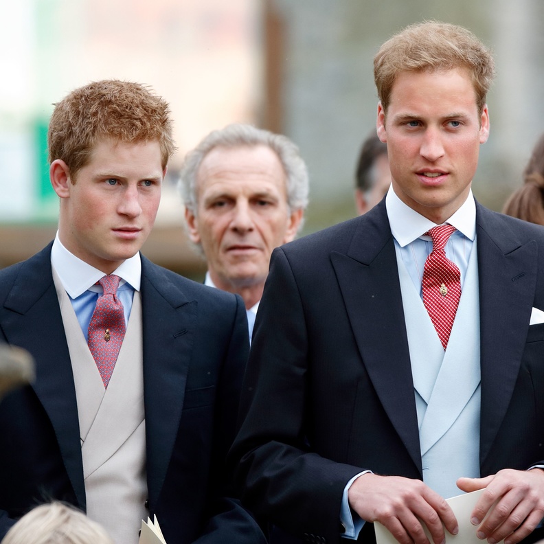 مناسبات ظهر فيها الأميران وليام وهاري بإطلالات متشابهة