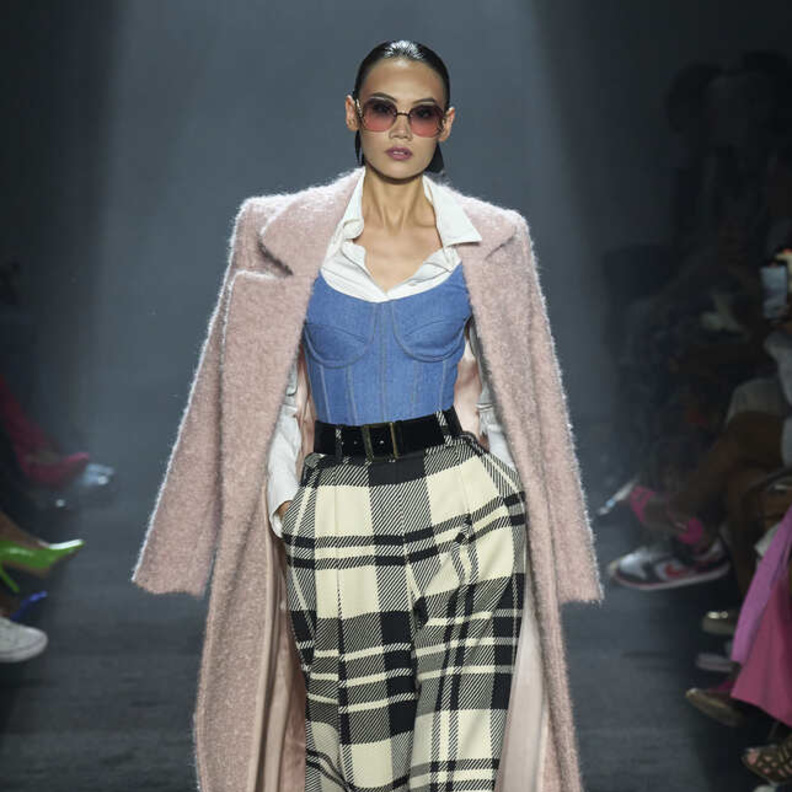 إطلالة من Sergio Hudson