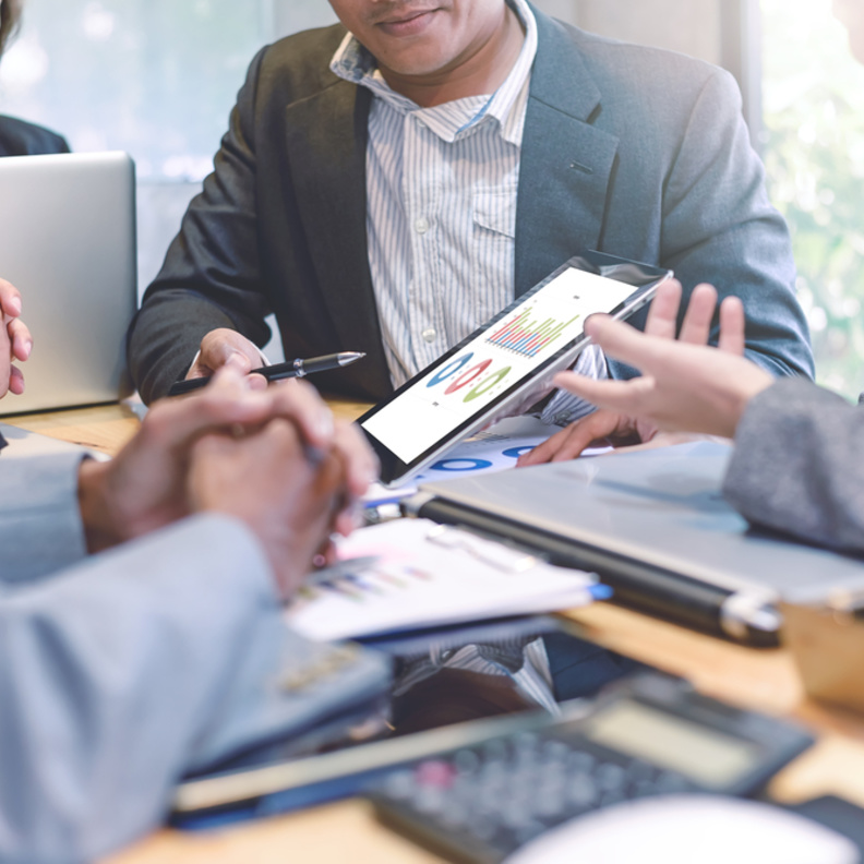 أهم 8 طرق لتحسين أداء العمل بشكل متميز وفعال