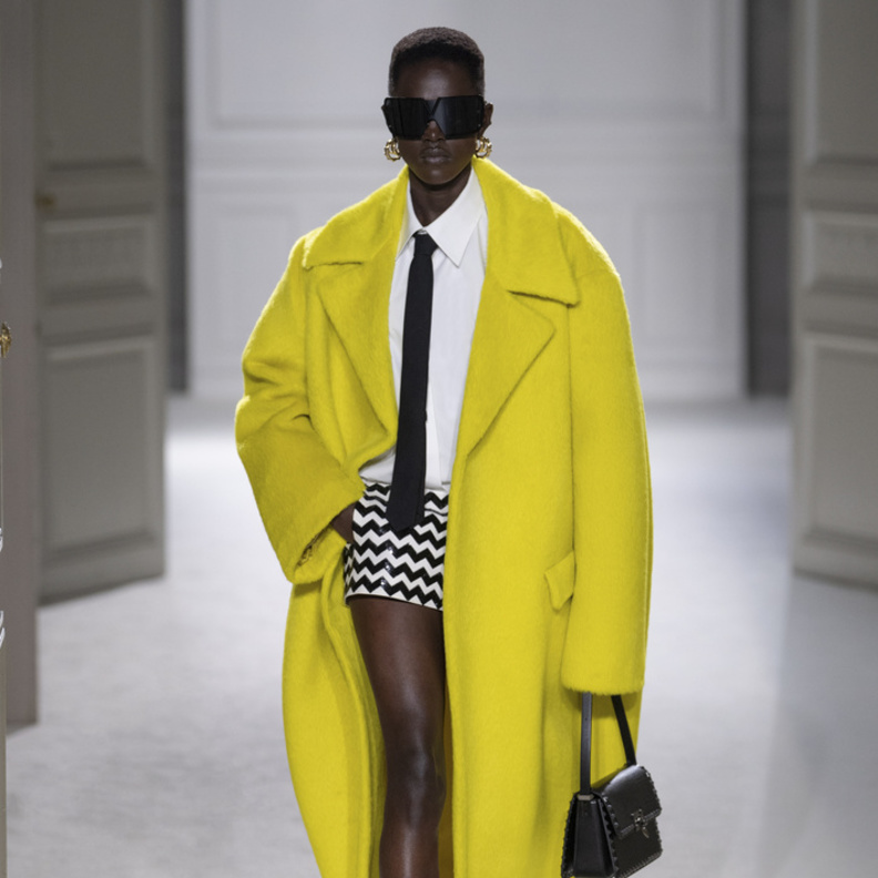 إطلالة من Valentino