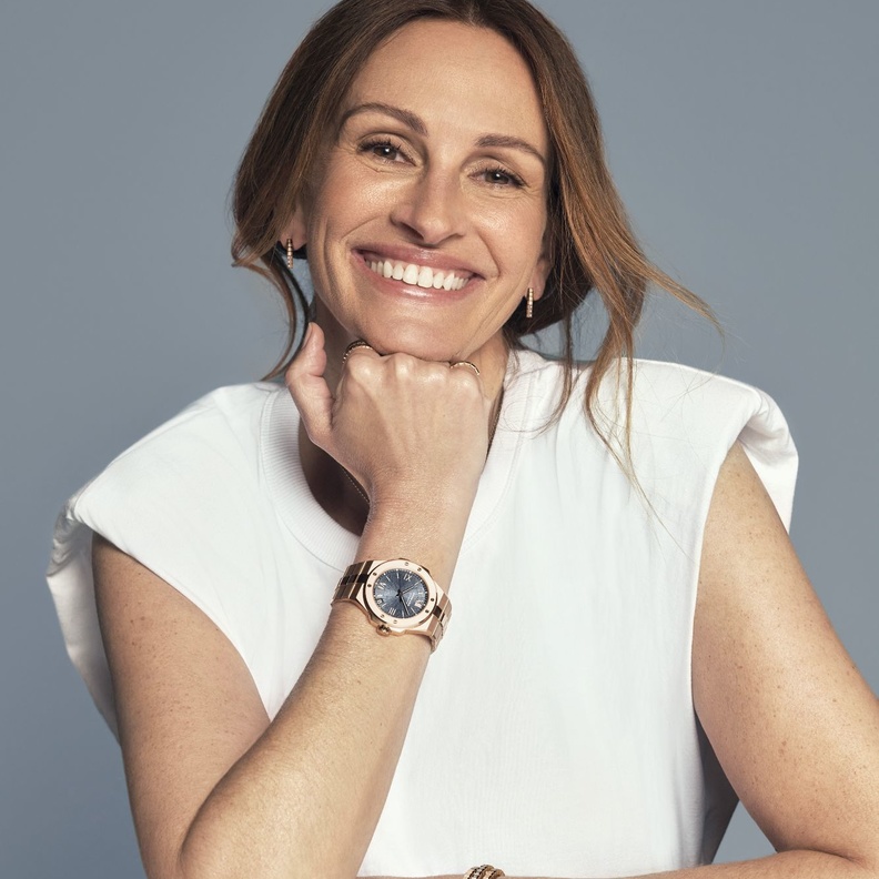 جوليا روبرتس..سفيرة دار شوبارد العالمية تتألق في حملة Feel Good الجديدة