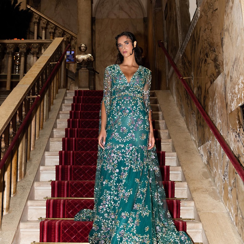 فساتين خطوبة باللون الزمردي من تصميم ايمان العجلان