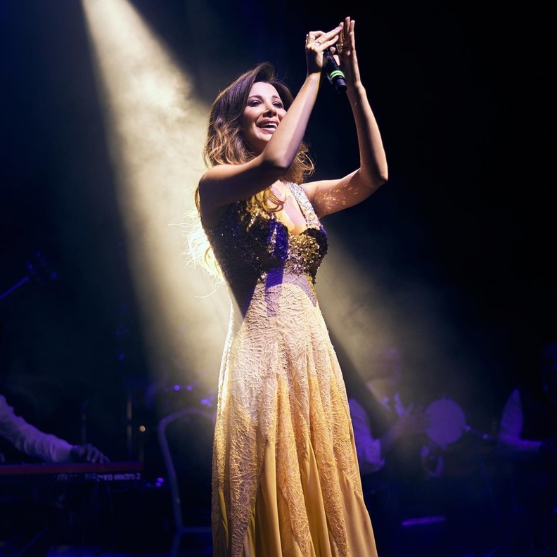 اشهر الفنانات اللواتي أشعلن حفلات زفاف مختلفة بينها حفلات ملوكية