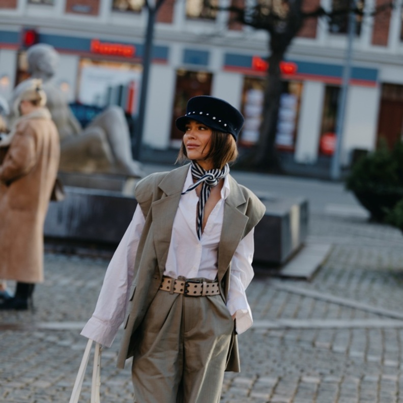  استعيني بالقميص الأبيض أو الملون لتنسيق إطلالتك