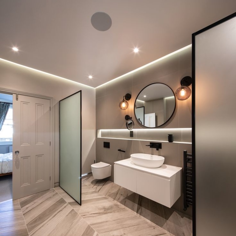 أبواب جر وسحب توفر الخصوصية في الحمام