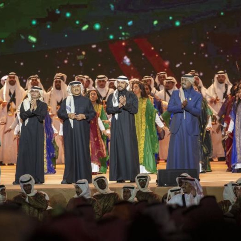 كيف سجلت الشاعرة السعودية نجلا المحيا "المعتزة" حضورها في أبرز المناسبات الوطنية والعالمية؟