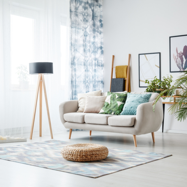 اختاري الستائر الخفيفة المصنوعة من الحرير أو الكتان