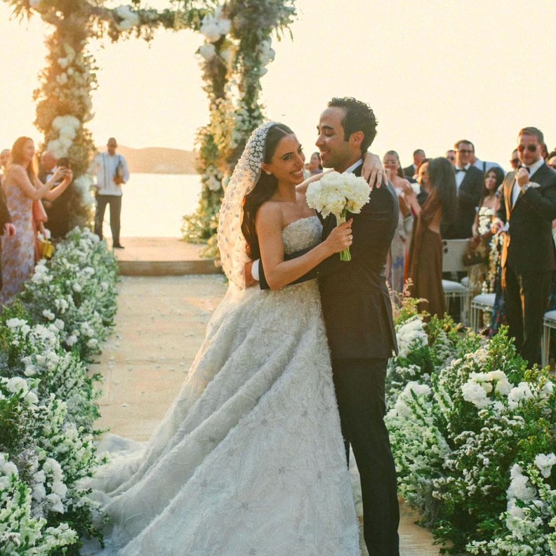 اختاري من لوحة الألوان المحايدة لثيم الزفاف