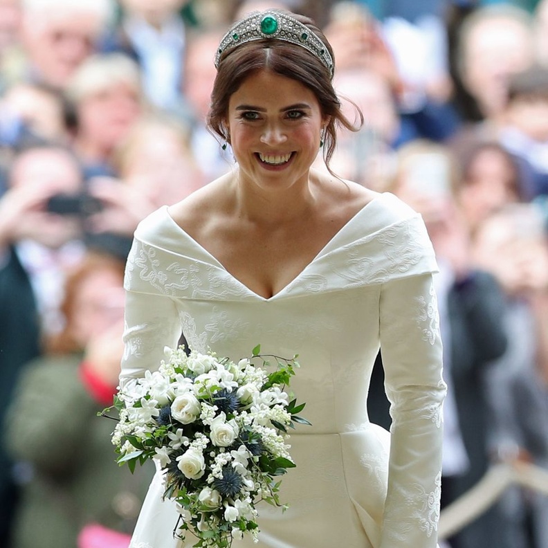 ارتداء الأميرة يوجيني فستان زفاف عارٍ لعام 2018