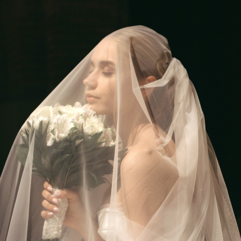 باقة زهور بالأبيض والأخضر