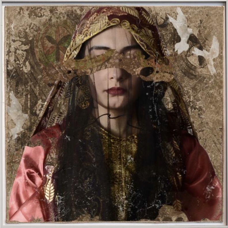 الفنانة "فاطمة النمر" تكشف لـ "هي" ملامح معرضها الشخصي الجديد "دخون" في دبي