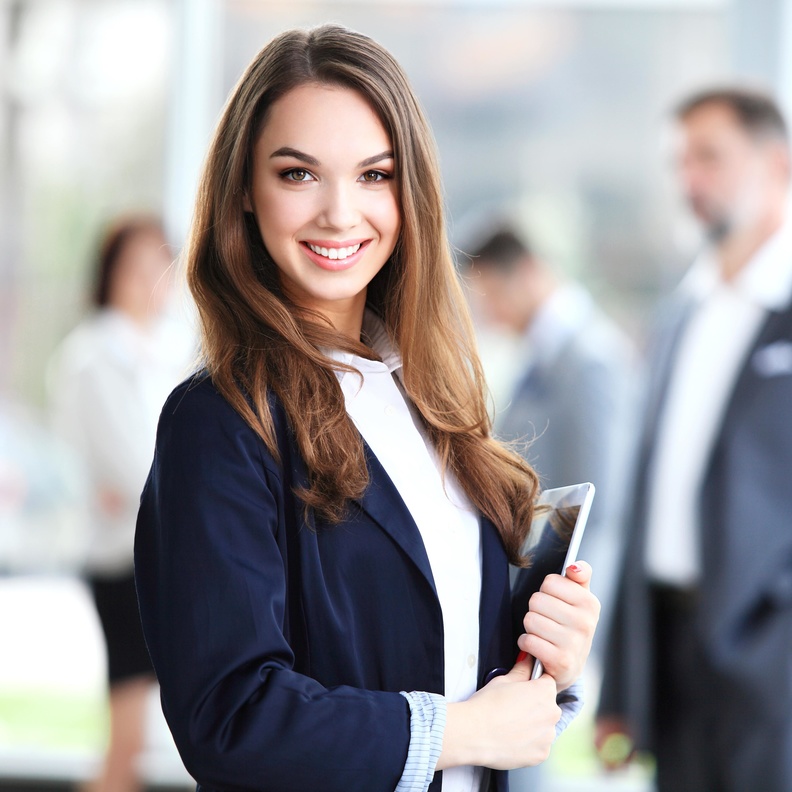 المرأة الناحجة واثقة من نفسها وتفعل كل ما يجعلها تعلو به 