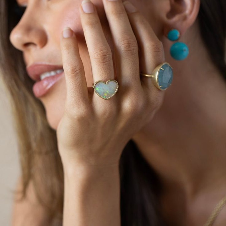 تألقي بخواتم الأوبال في أكتوبر