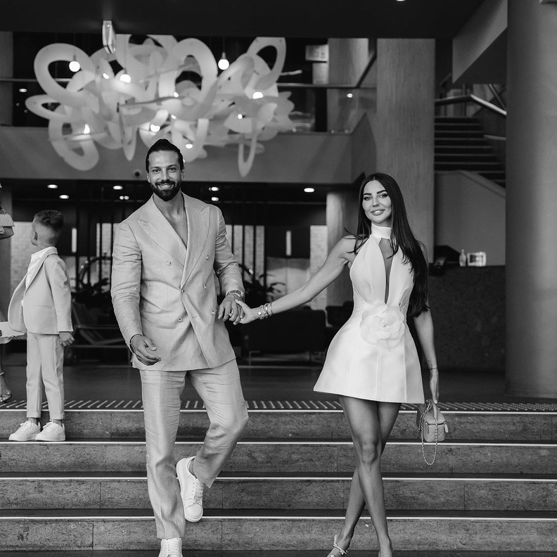 تامر نجم مع زوجته