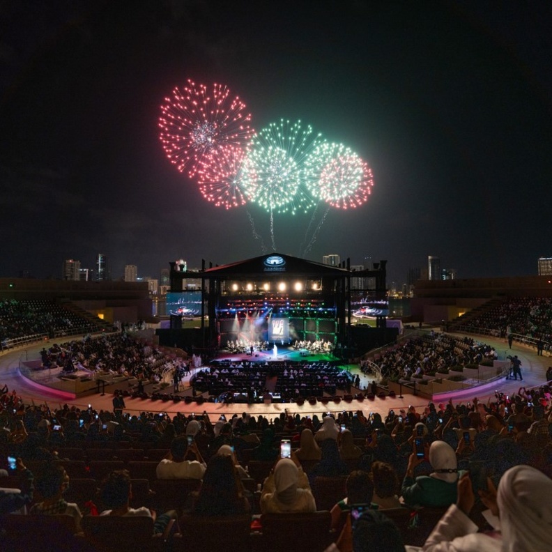 فنان العرب محمد عبده يفتتح موسم "هلا خورفكان"