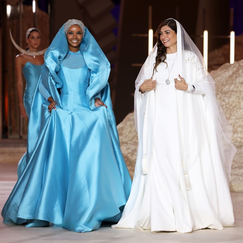 تفاصيل اليوم الثاني من أسبوع الموضة في الرياض والمصممات المشاركات في عروض أزياء الملابس النسائية