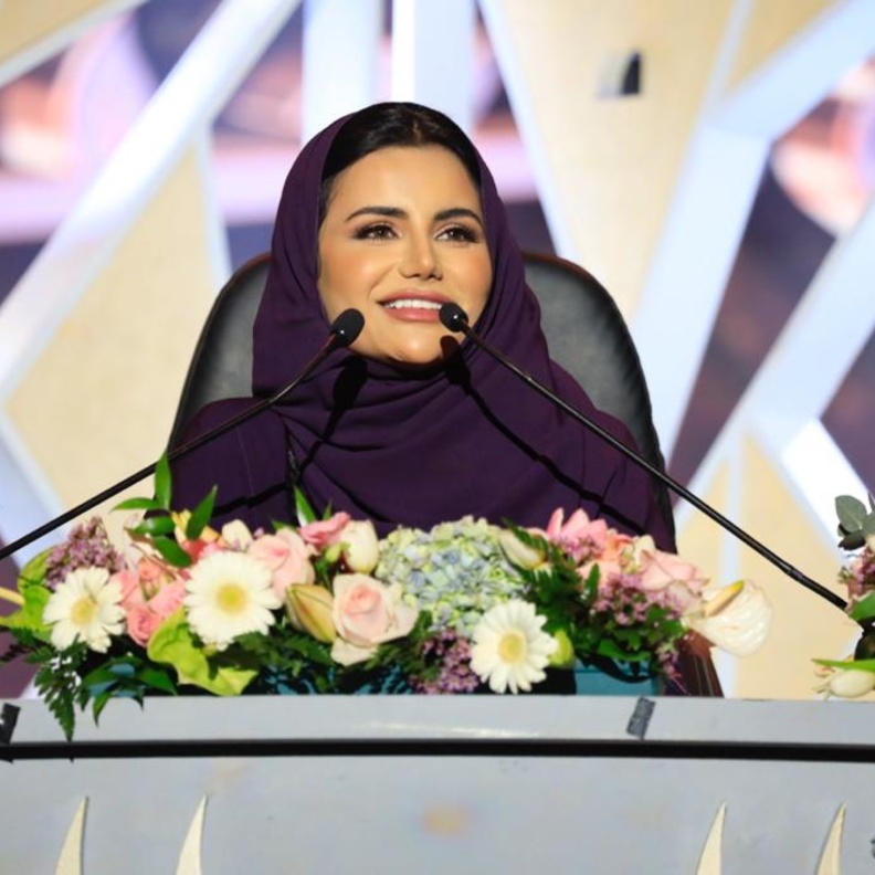 في عام الشعر العربي.. تكريم الشاعرة السعودية شموخ العقلا "العالية" في أول ظهور لها على مسرح أبو بكر سالم في الرياض