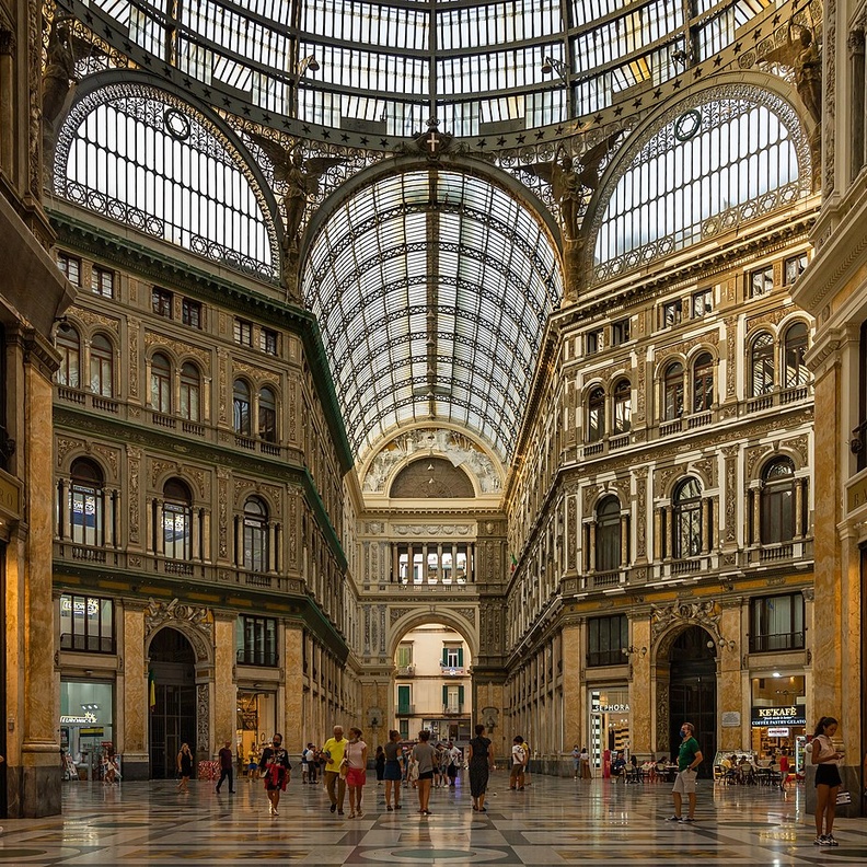 جاليريا أومبرتو الأول من أجمل وجهات سياحية في نابولي بواسطة Marco Ober