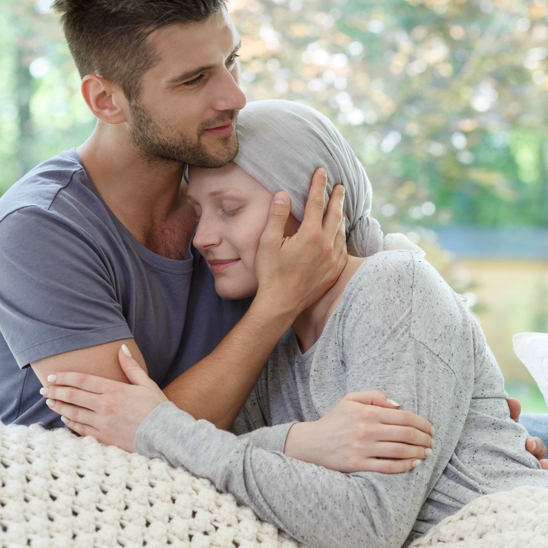 حضورك الدائم مع زوجتك مريضة سرطان الثدي يحسن من نفسيتها في مواجهة المرض