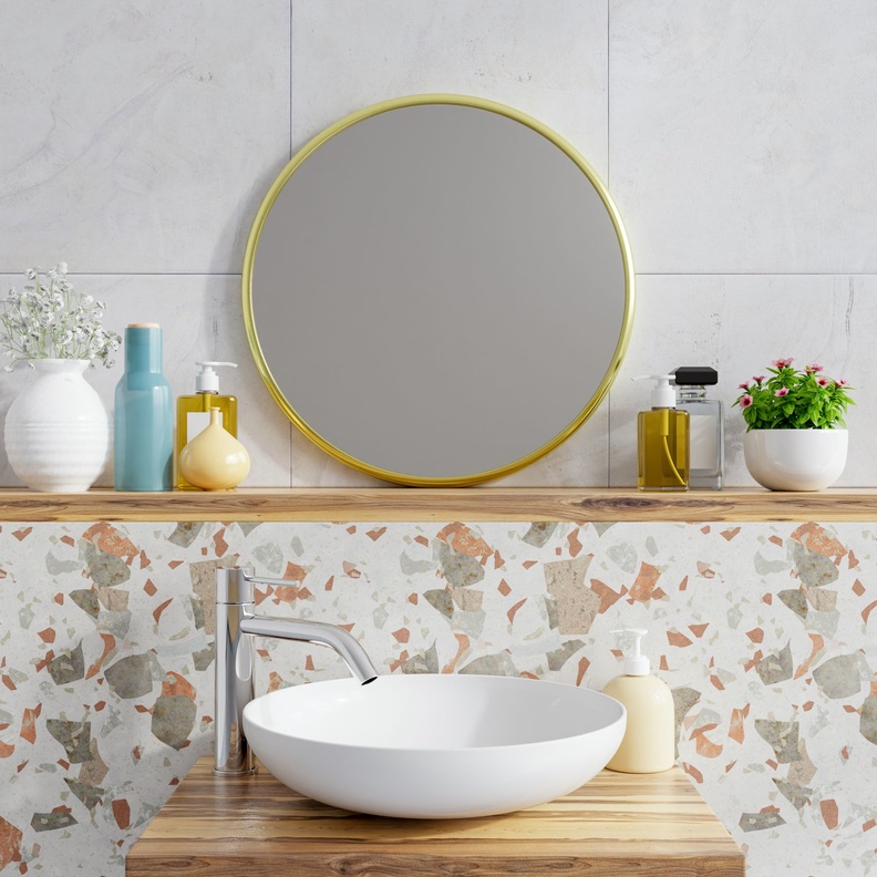 حمام صغير بألوان مشرقة