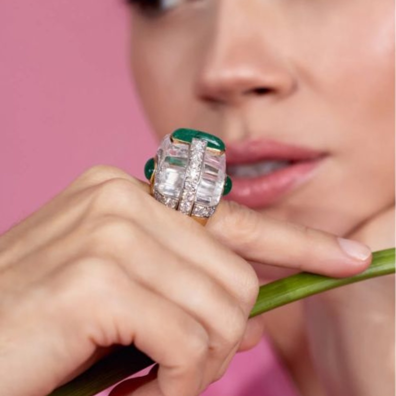خاتم مرصع بالزمرد من ديفيد ويب David Webb 
