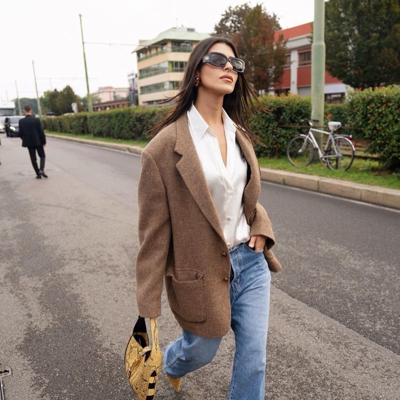 الجاكيت الطويل الرسمي تجمع مدونات الموضة بإطلالات خريفية عصرية ..شاهدي طرق تنسيقها