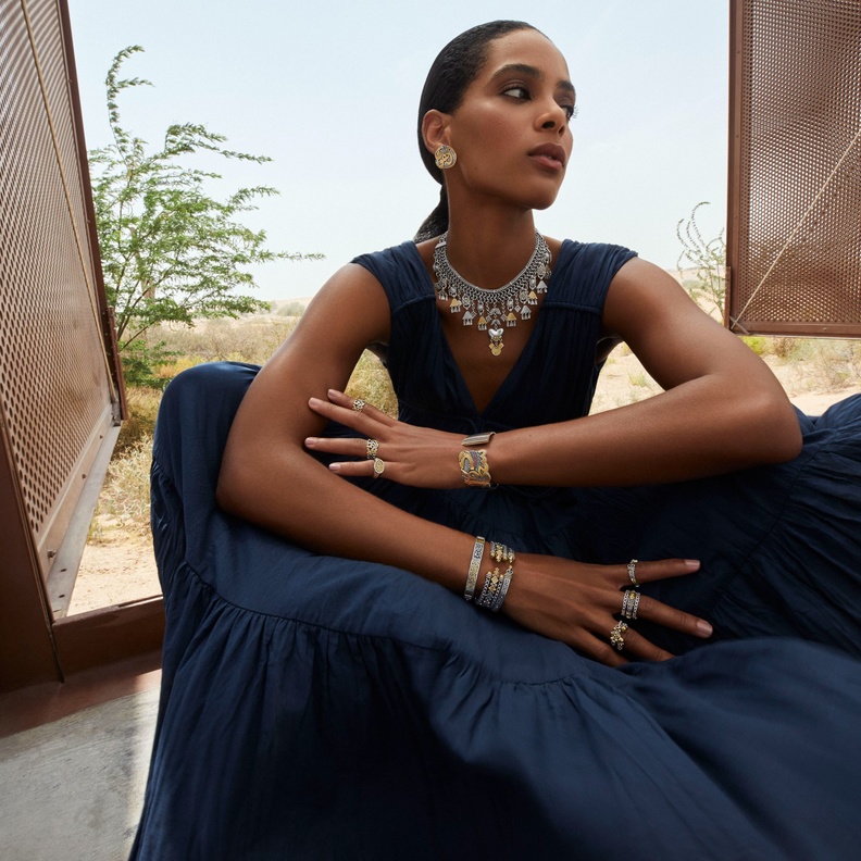 رحلة عبر الزمن والثقافات..عزة فهمي تحيي إرث الحضارة المصرية من خلال قطع مجوهرات "تراث" العصرية والأنيقة