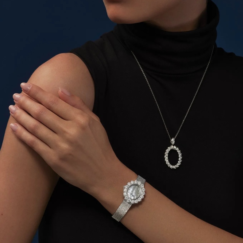 أنوثة مفعمة بالبريق مع ساعة L'Heure du Diamant من شوبارد