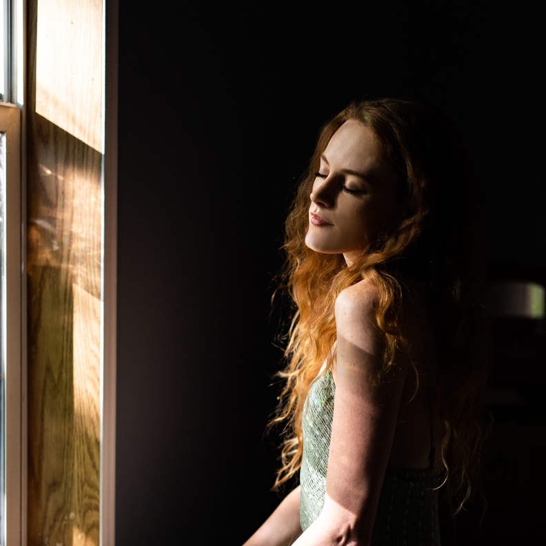 صفات المرأة الإنطوائية مفاتيح سحرية لنجاحها وليس العكس... كيف ذلك؟