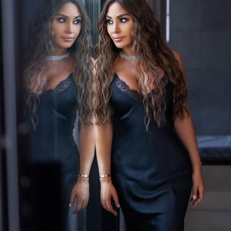 في أكتوبر الوردي.. تعرفي على تصاميم مجوهرات نجمات العالم اللاتي حاربن سرطان الثدي بشجاعة 