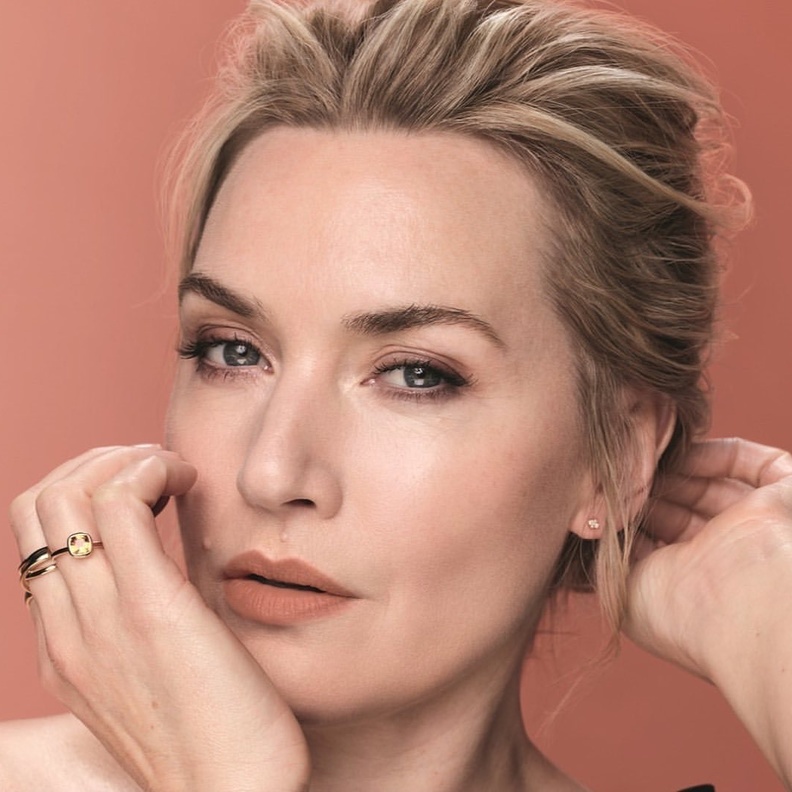 كيف أضافت تصاميم المجوهرات الفاخرة رونقا خاصا على إطلالات كيت وينسلت نجمة Titanic؟