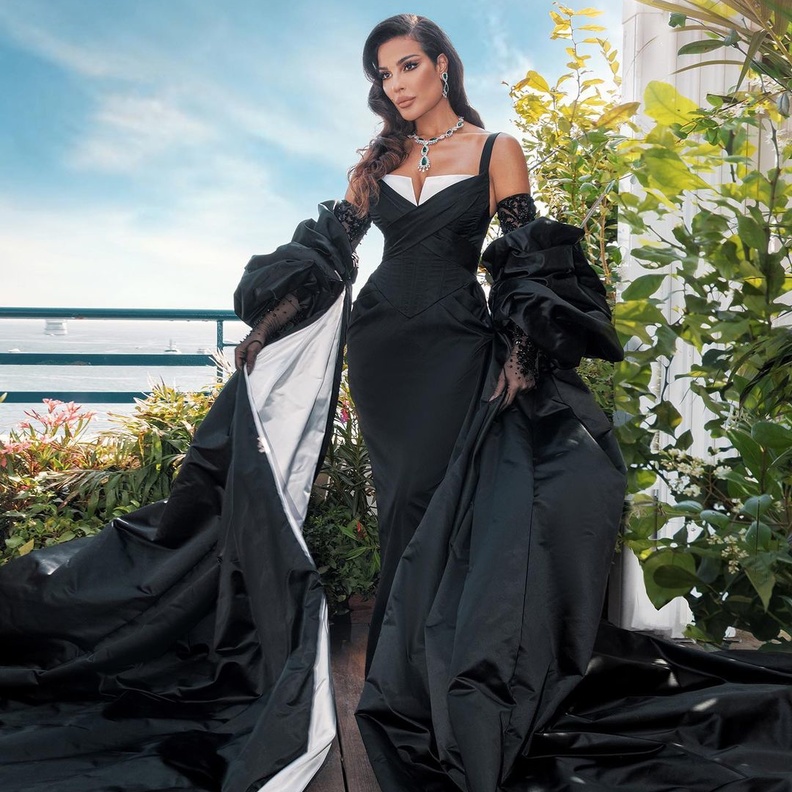 كيف تُزين المجوهرات اللافتة إطلالات مشاهير هي هب الحدث الأكبر للجمال والأزياء في الشرق الأوسط؟